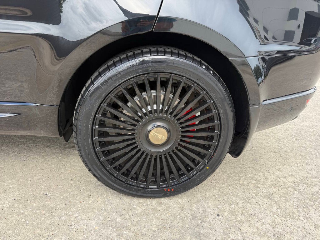 Land Rover Range Rover Sport Vehicle Full-screen Gallery Image 35