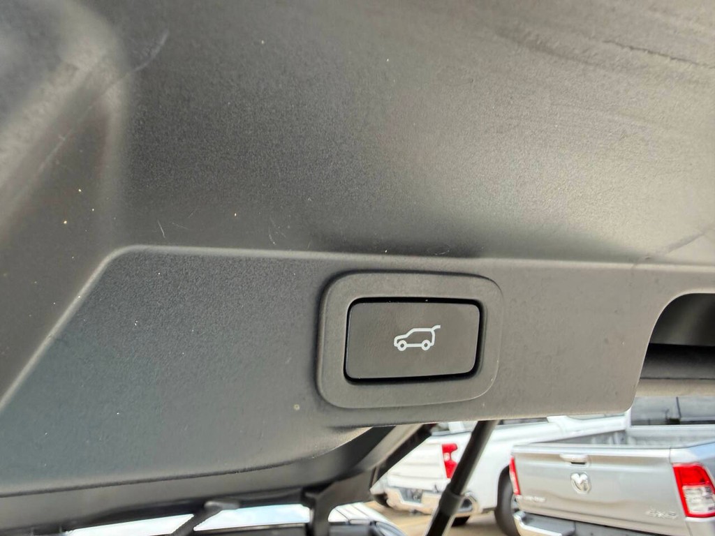 Land Rover Range Rover Sport Vehicle Full-screen Gallery Image 37