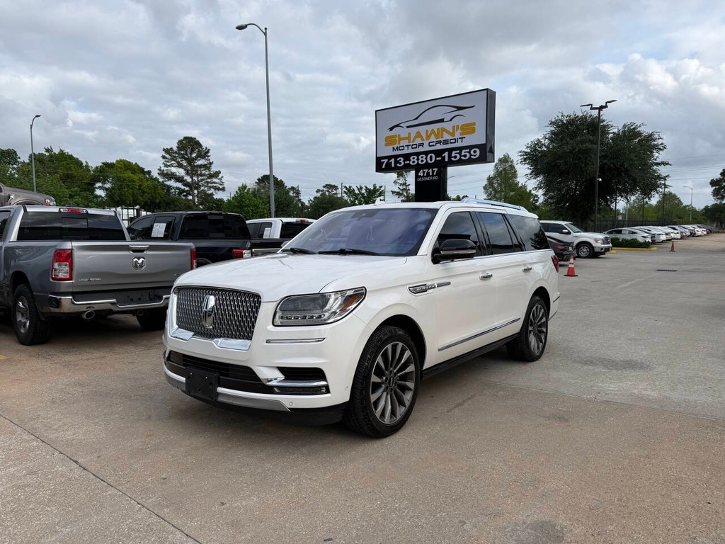 Lincoln Navigator Vehicle Full-screen Gallery Image 03