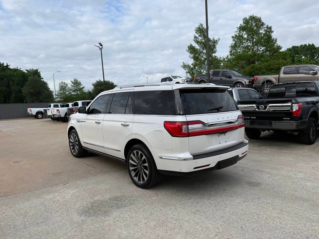 Lincoln Navigator Vehicle Full-screen Gallery Image 04