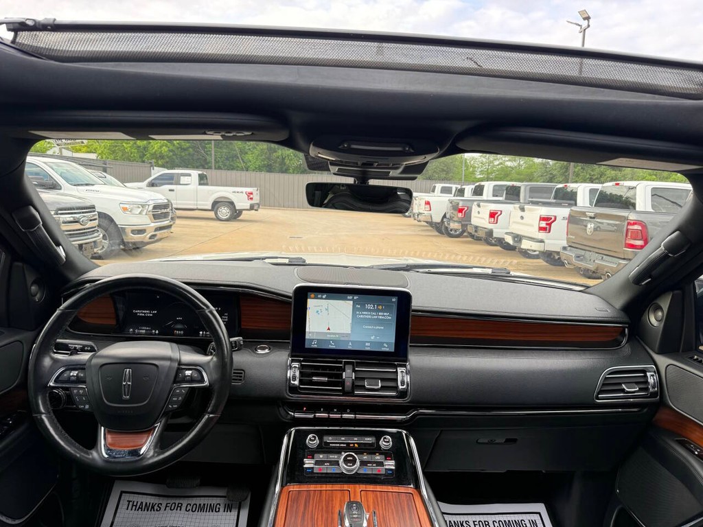 Lincoln Navigator Vehicle Full-screen Gallery Image 19