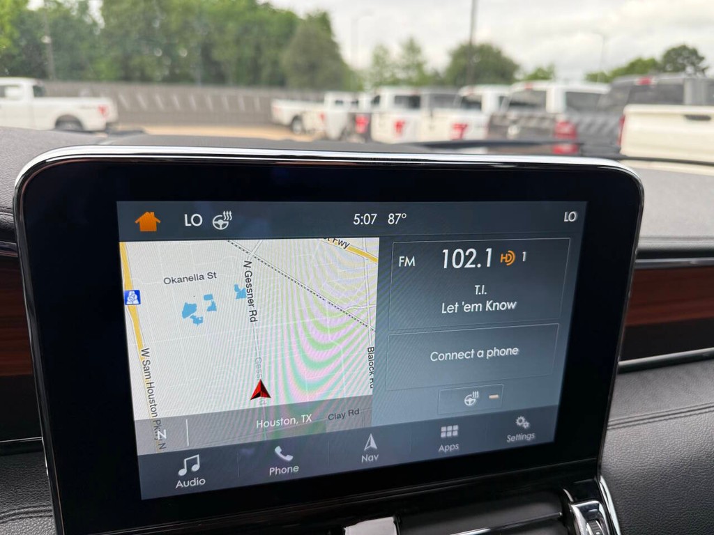 Lincoln Navigator Vehicle Full-screen Gallery Image 27