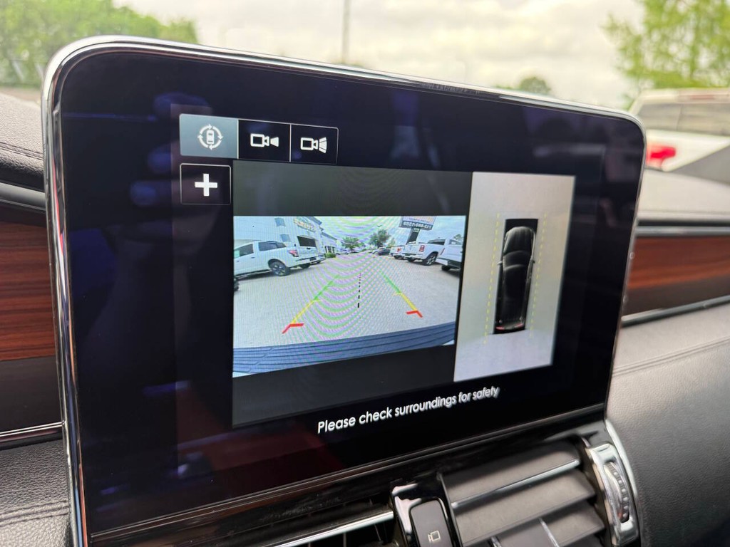 Lincoln Navigator Vehicle Full-screen Gallery Image 29