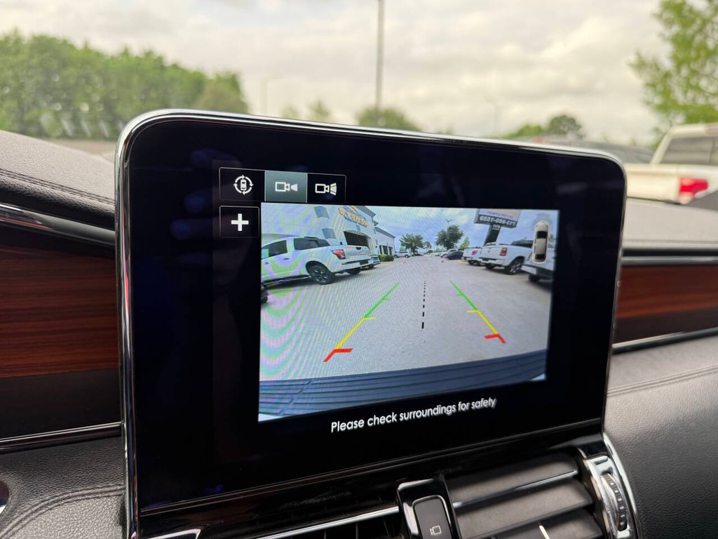 Lincoln Navigator Vehicle Full-screen Gallery Image 30