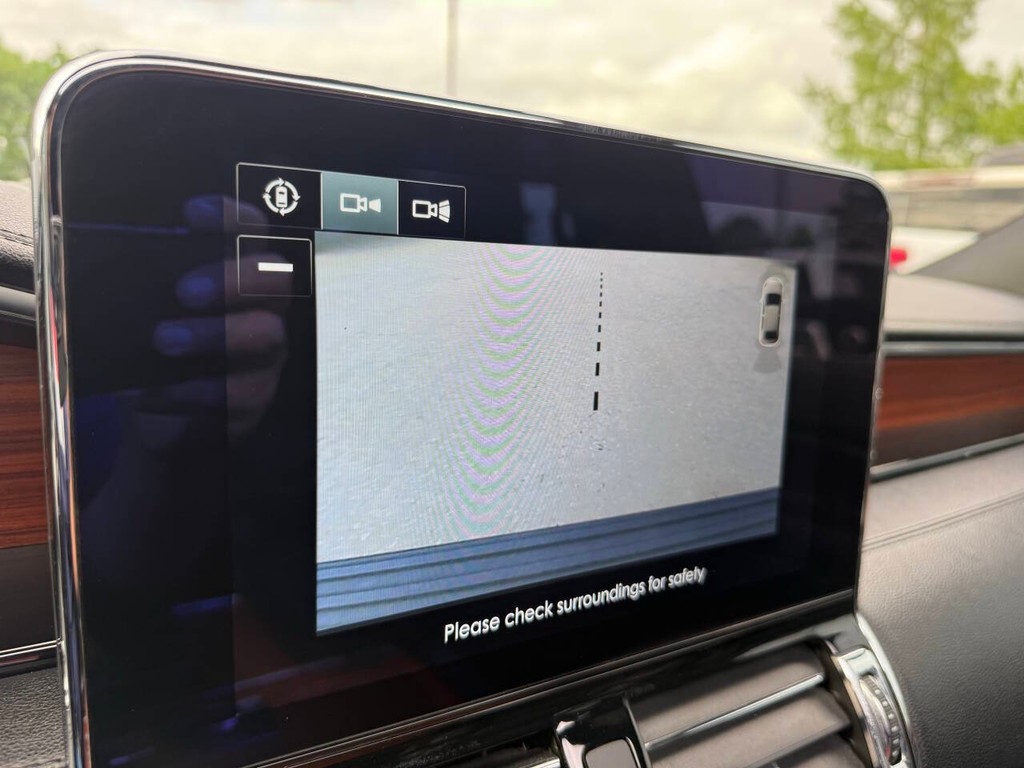 Lincoln Navigator Vehicle Full-screen Gallery Image 32