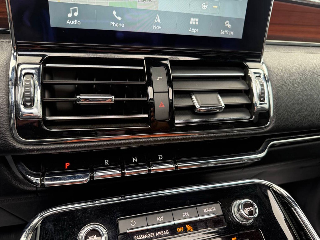 Lincoln Navigator Vehicle Full-screen Gallery Image 33