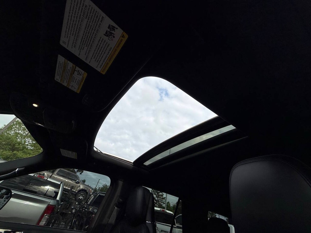 Lincoln Navigator Vehicle Full-screen Gallery Image 37