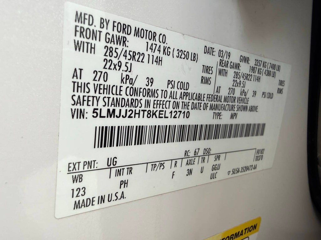 Lincoln Navigator Vehicle Full-screen Gallery Image 41