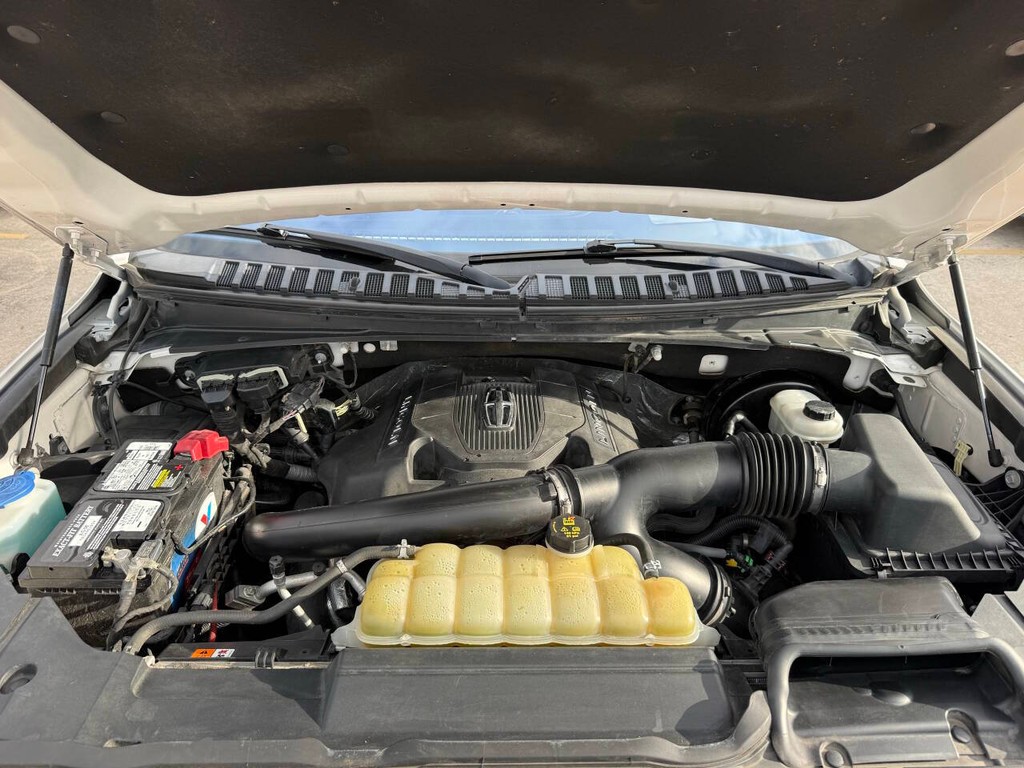 Lincoln Navigator Vehicle Full-screen Gallery Image 42