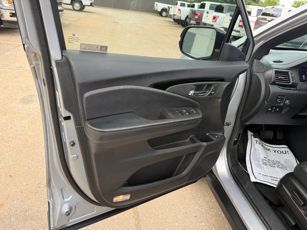 Honda Passport Vehicle Full-screen Gallery Image 08