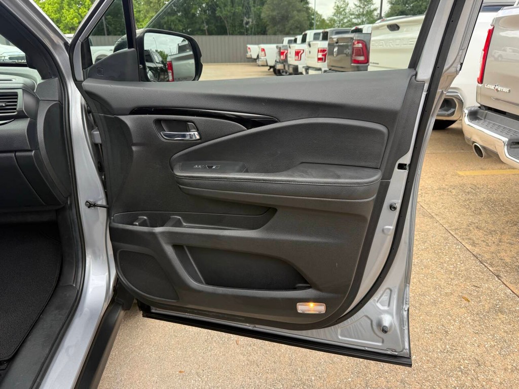 Honda Passport Vehicle Full-screen Gallery Image 10