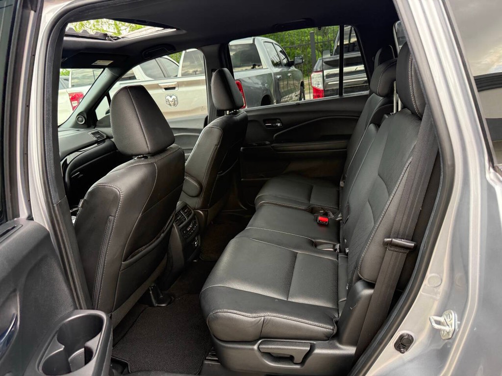 Honda Passport Vehicle Full-screen Gallery Image 12