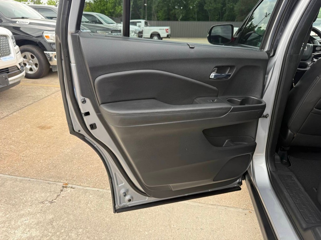 Honda Passport Vehicle Full-screen Gallery Image 13