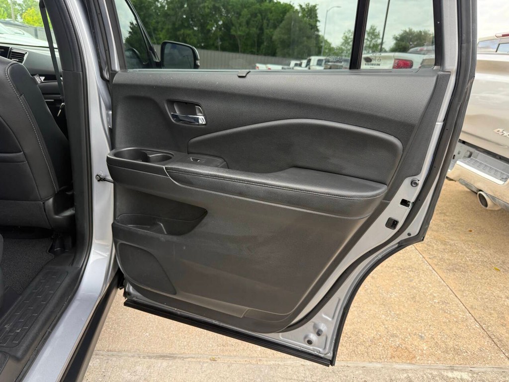 Honda Passport Vehicle Full-screen Gallery Image 15