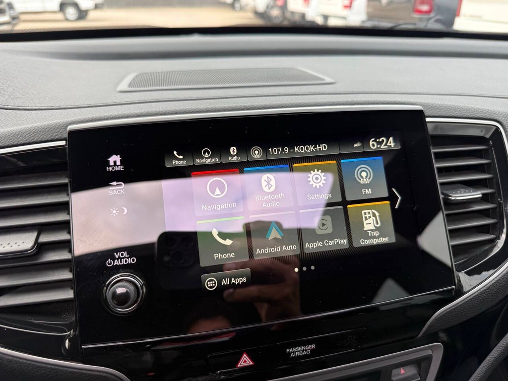 Honda Passport Vehicle Full-screen Gallery Image 24