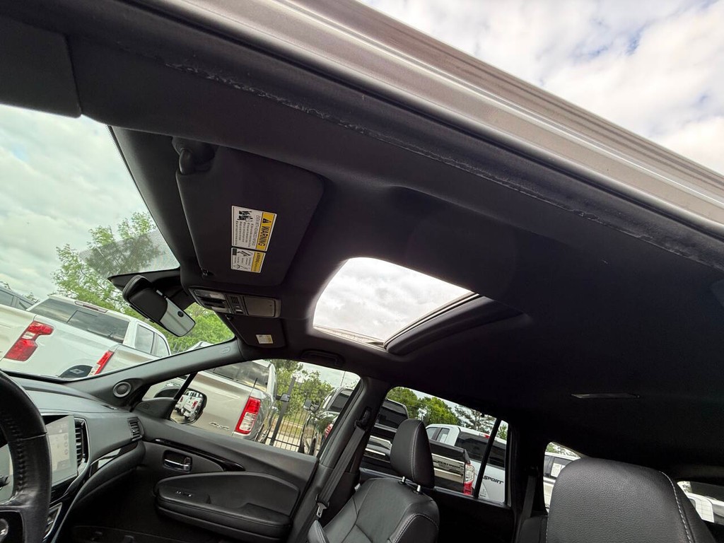 Honda Passport Vehicle Full-screen Gallery Image 31