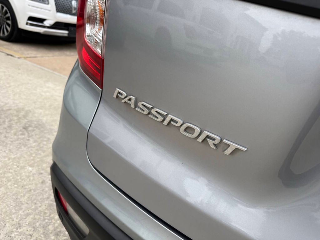 Honda Passport Vehicle Full-screen Gallery Image 40