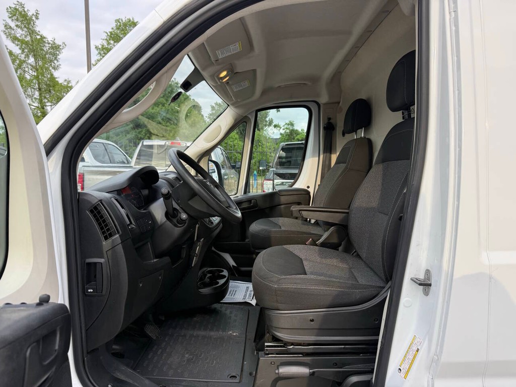 Ram ProMaster Cargo Van Vehicle Full-screen Gallery Image 07
