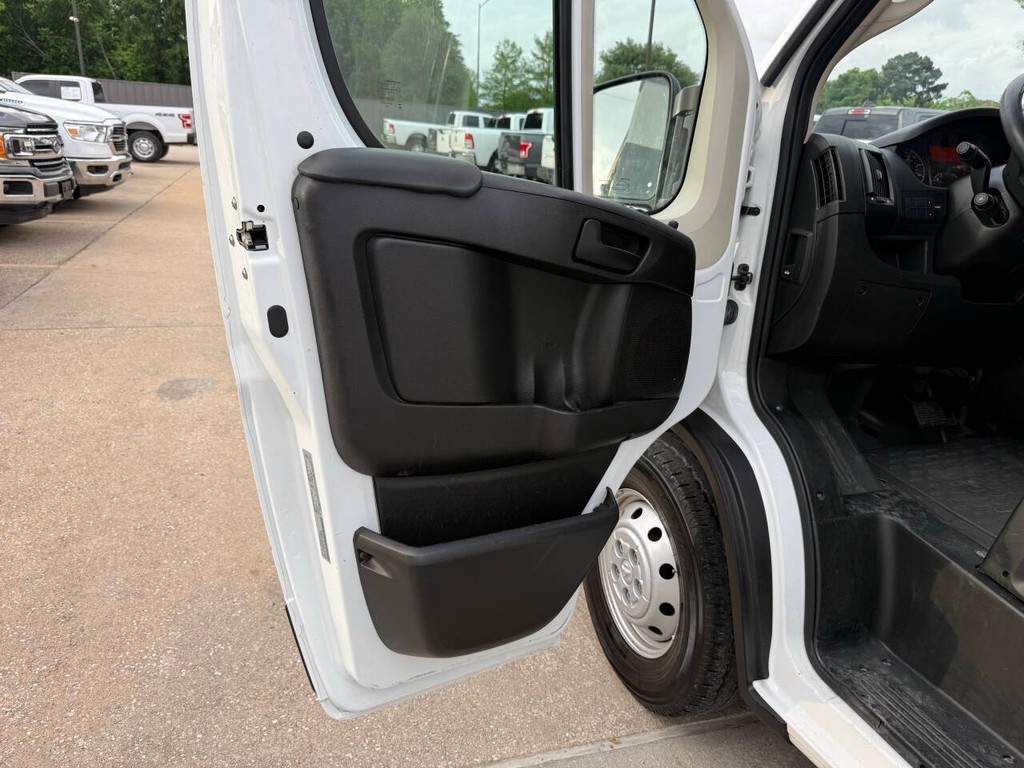 Ram ProMaster Cargo Van Vehicle Full-screen Gallery Image 08