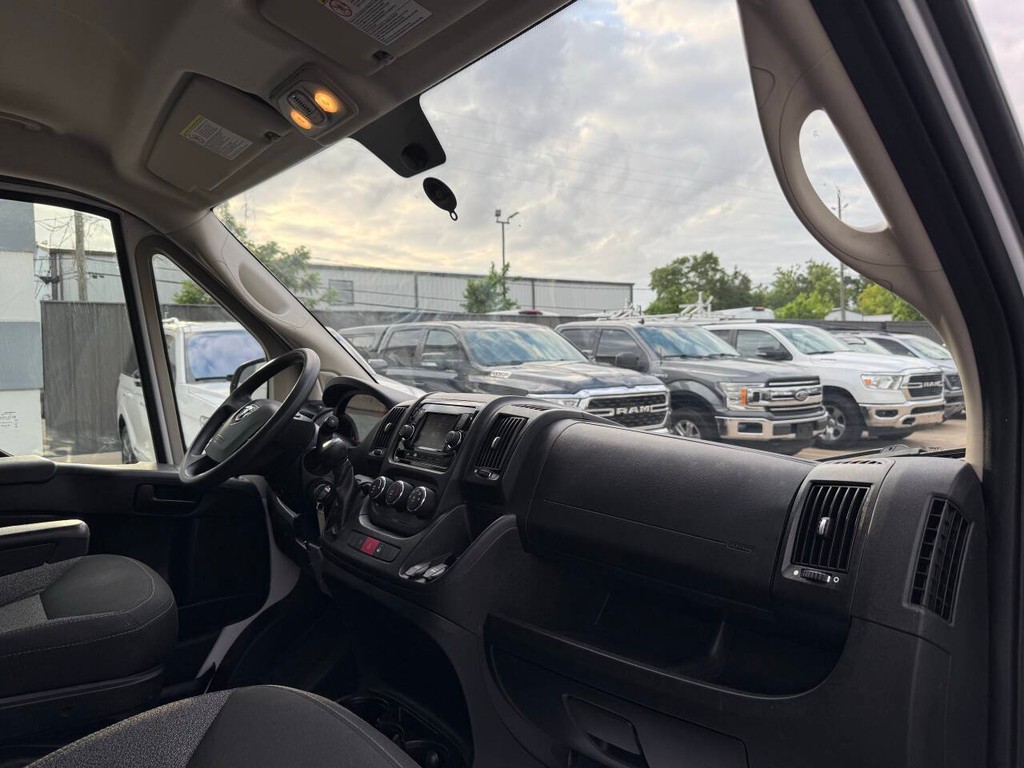 Ram ProMaster Cargo Van Vehicle Full-screen Gallery Image 09