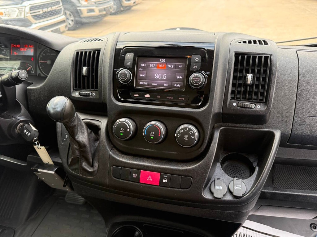 Ram ProMaster Cargo Van Vehicle Full-screen Gallery Image 17