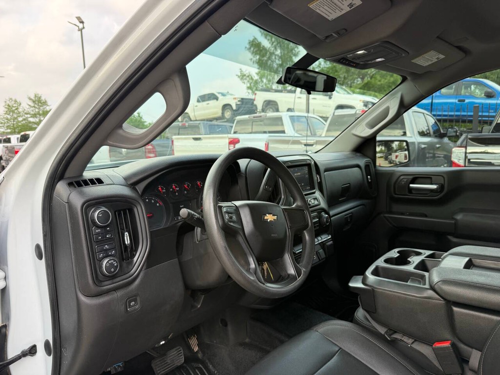 Chevrolet Silverado 1500 Vehicle Full-screen Gallery Image 06