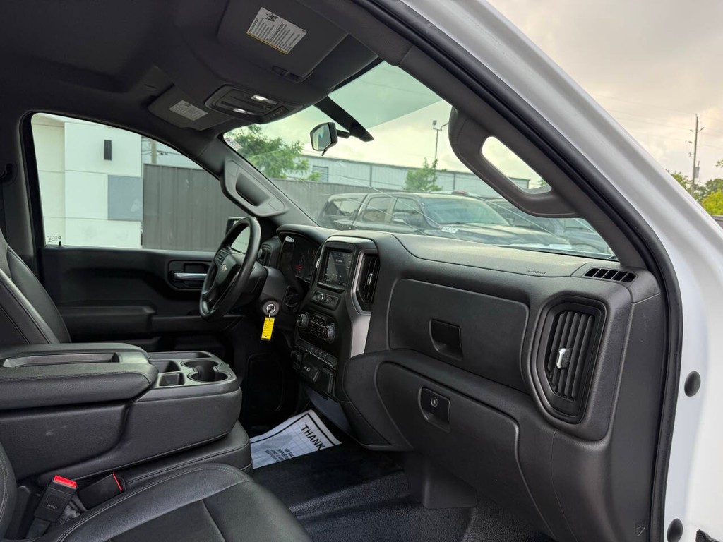 Chevrolet Silverado 1500 Vehicle Full-screen Gallery Image 09