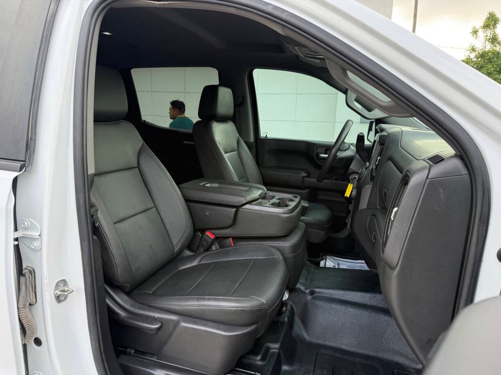 Chevrolet Silverado 1500 Vehicle Full-screen Gallery Image 10