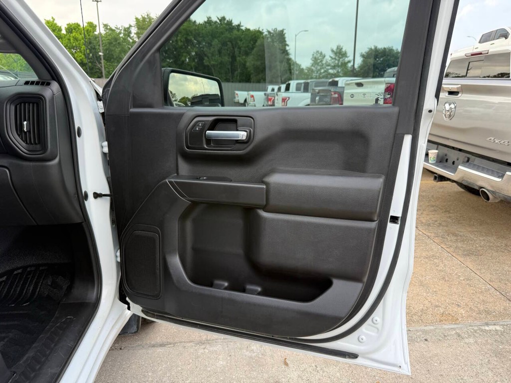 Chevrolet Silverado 1500 Vehicle Full-screen Gallery Image 11