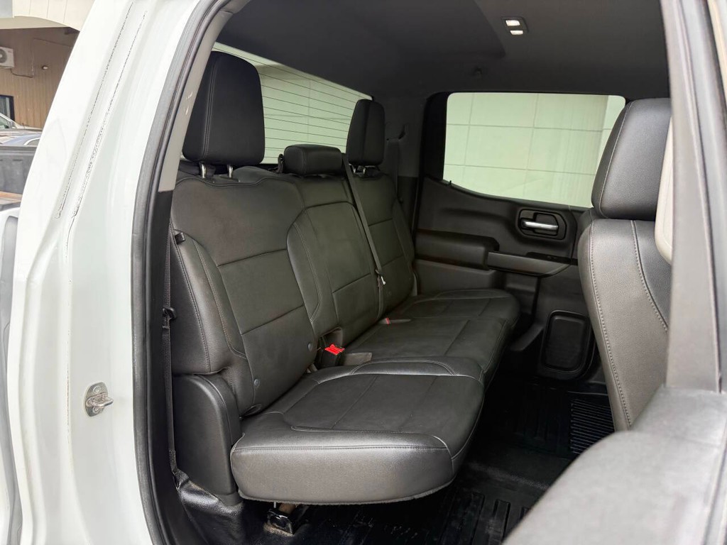 Chevrolet Silverado 1500 Vehicle Full-screen Gallery Image 12