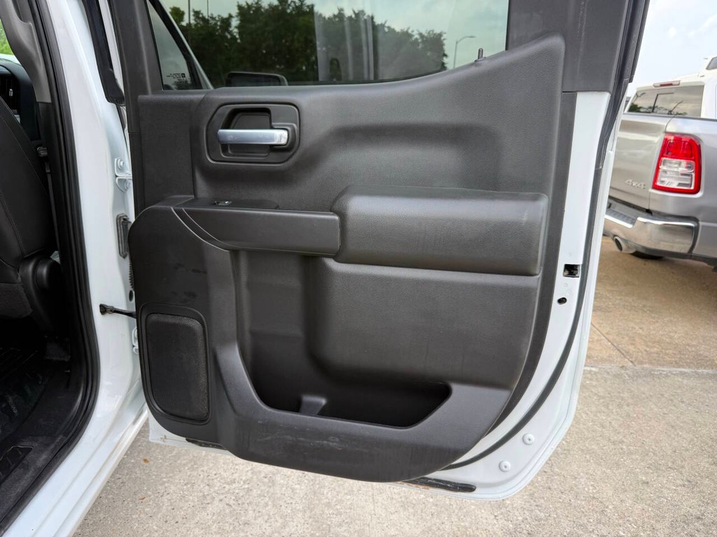 Chevrolet Silverado 1500 Vehicle Full-screen Gallery Image 13