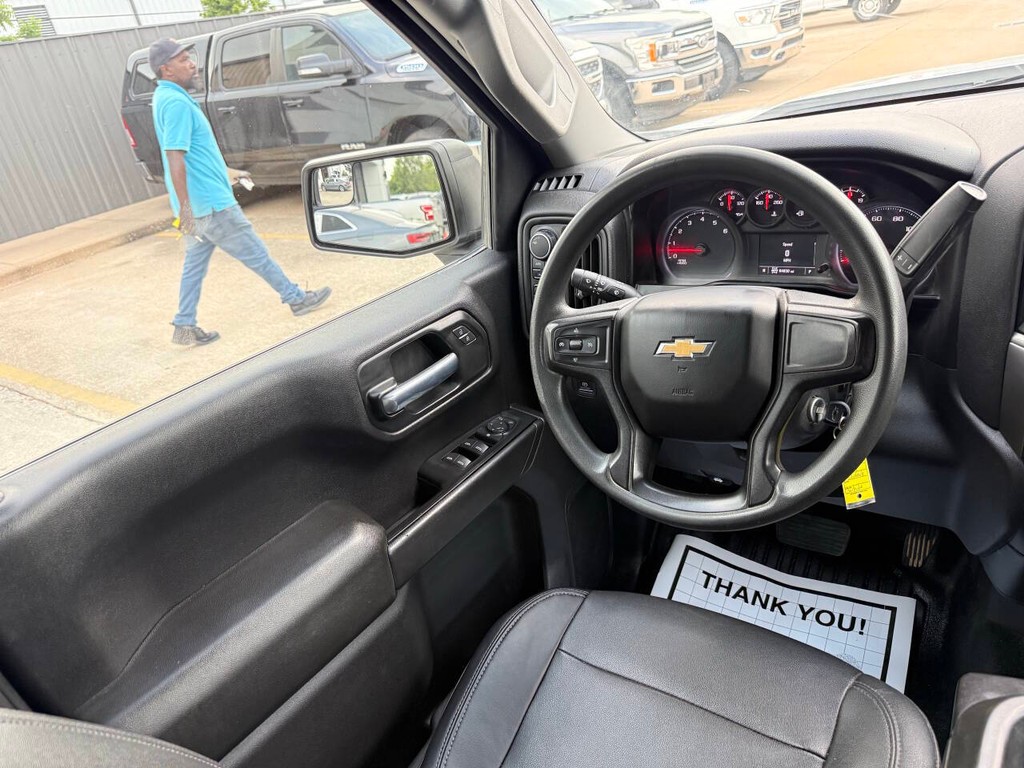 Chevrolet Silverado 1500 Vehicle Full-screen Gallery Image 16