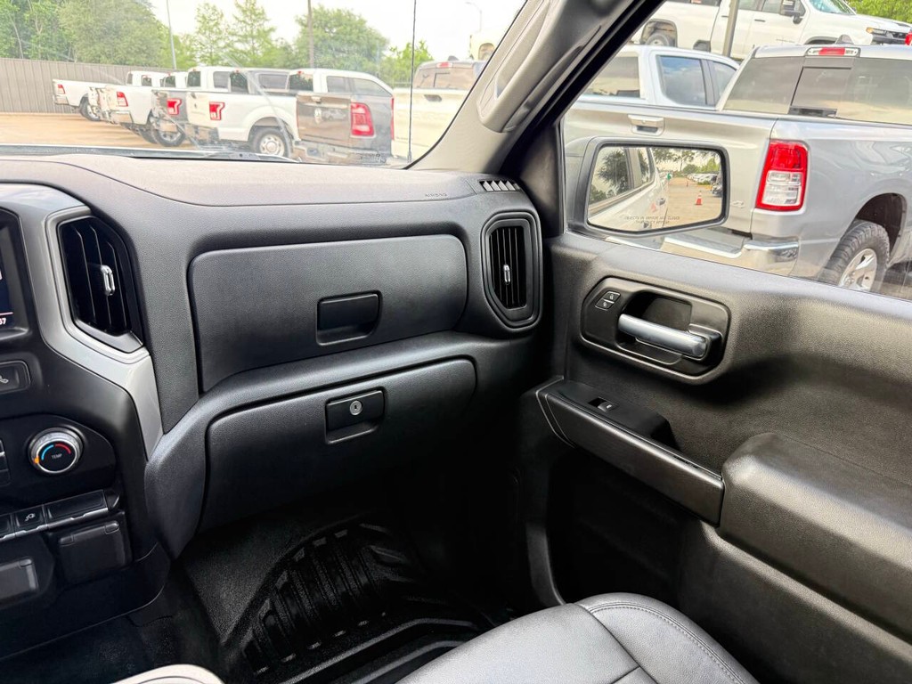 Chevrolet Silverado 1500 Vehicle Full-screen Gallery Image 17