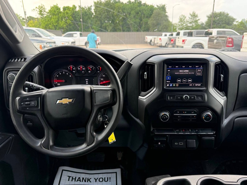 Chevrolet Silverado 1500 Vehicle Full-screen Gallery Image 18