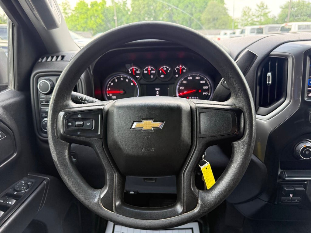 Chevrolet Silverado 1500 Vehicle Full-screen Gallery Image 19