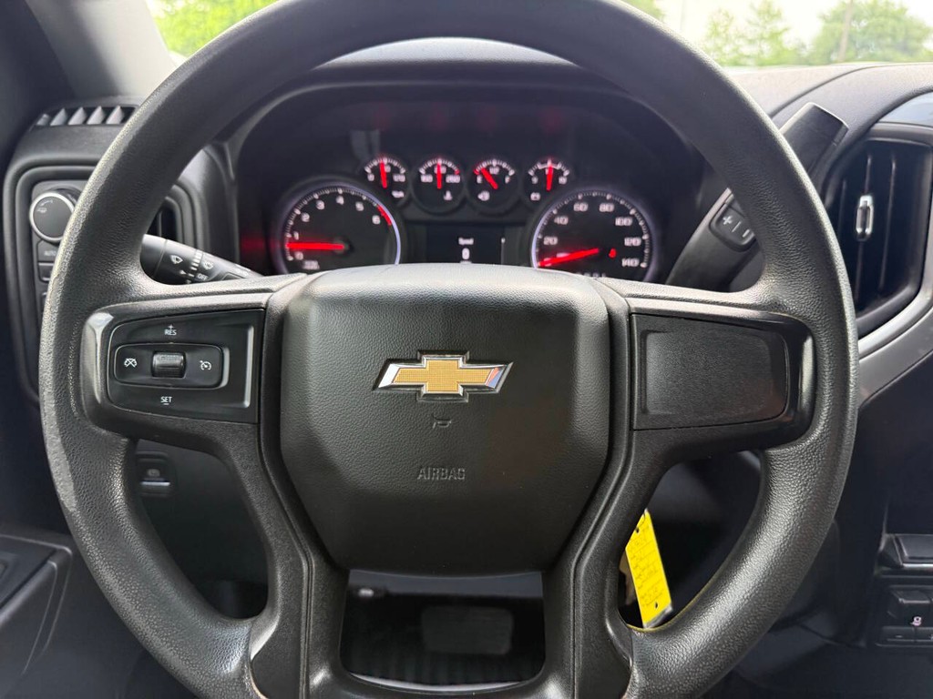 Chevrolet Silverado 1500 Vehicle Full-screen Gallery Image 20