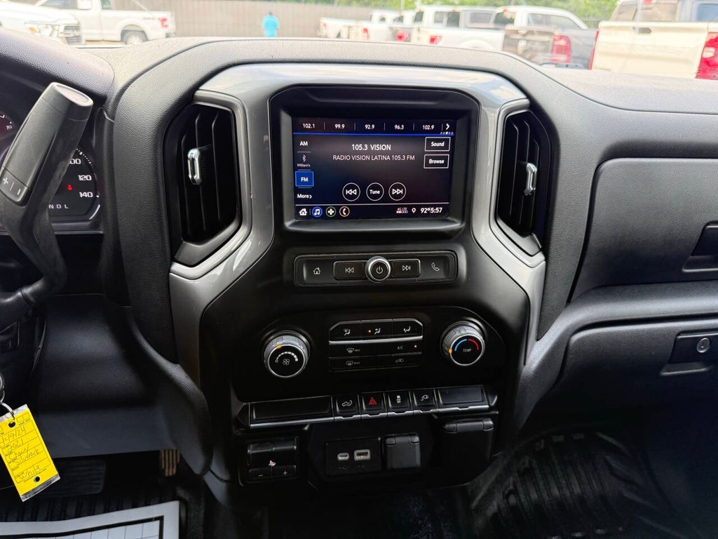 Chevrolet Silverado 1500 Vehicle Full-screen Gallery Image 21