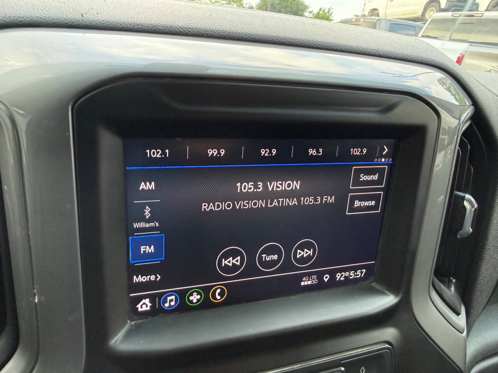 Chevrolet Silverado 1500 Vehicle Full-screen Gallery Image 22