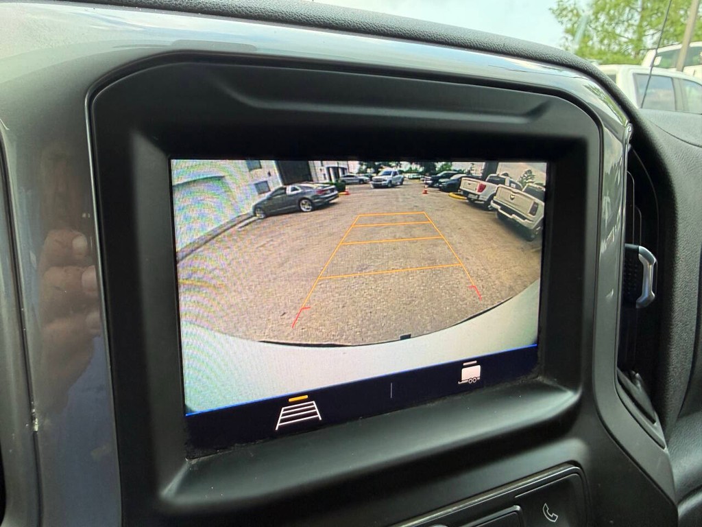 Chevrolet Silverado 1500 Vehicle Full-screen Gallery Image 23