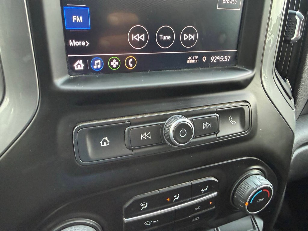 Chevrolet Silverado 1500 Vehicle Full-screen Gallery Image 24