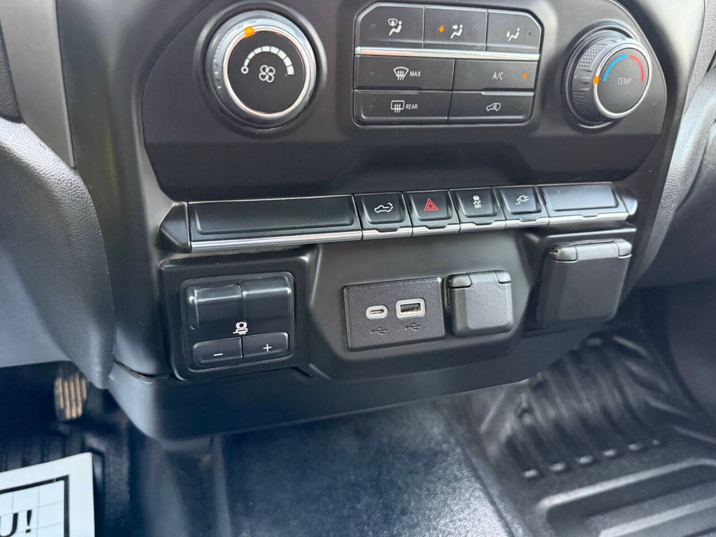 Chevrolet Silverado 1500 Vehicle Full-screen Gallery Image 26