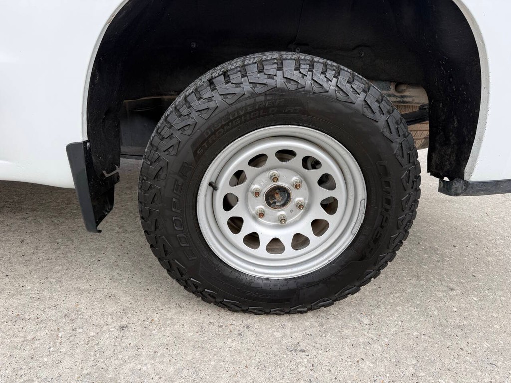 Chevrolet Silverado 1500 Vehicle Full-screen Gallery Image 33