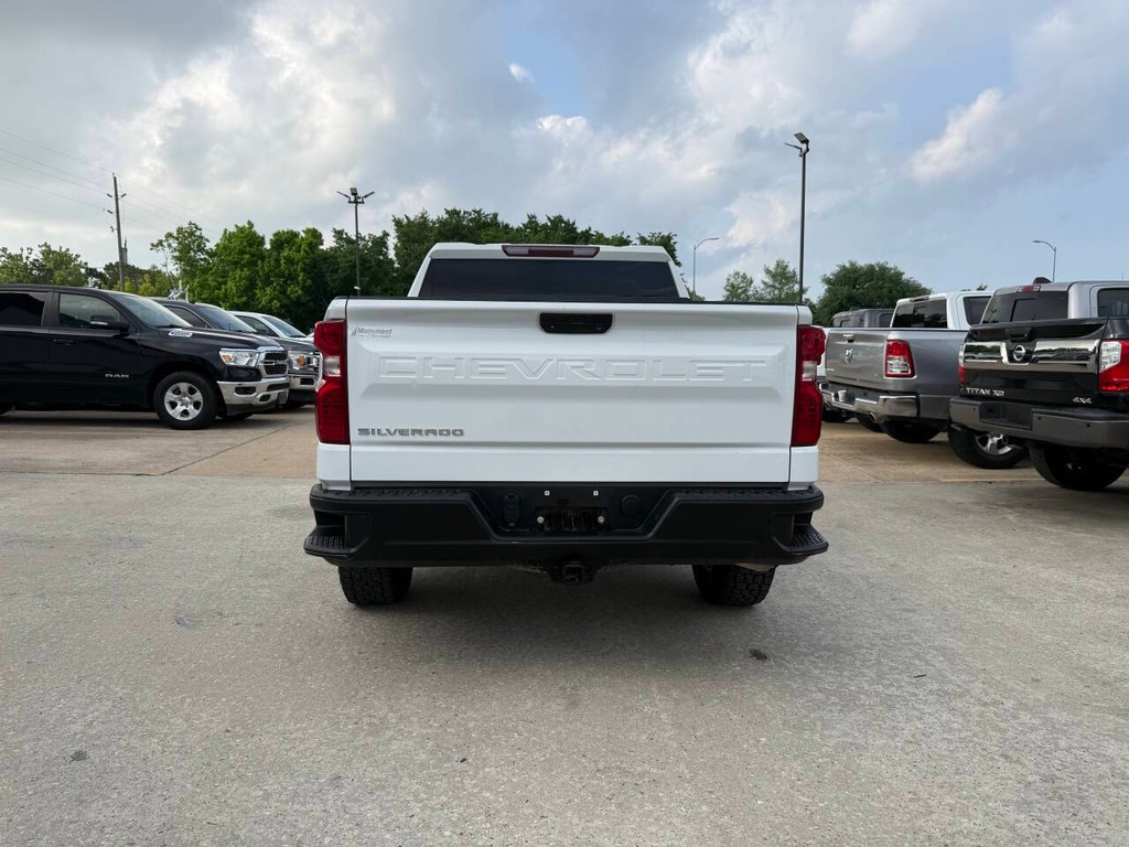 Chevrolet Silverado 1500 Vehicle Full-screen Gallery Image 34