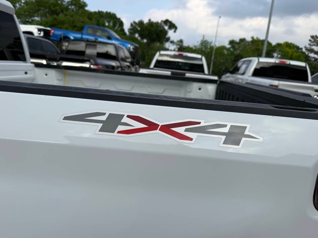 Chevrolet Silverado 1500 Vehicle Full-screen Gallery Image 35