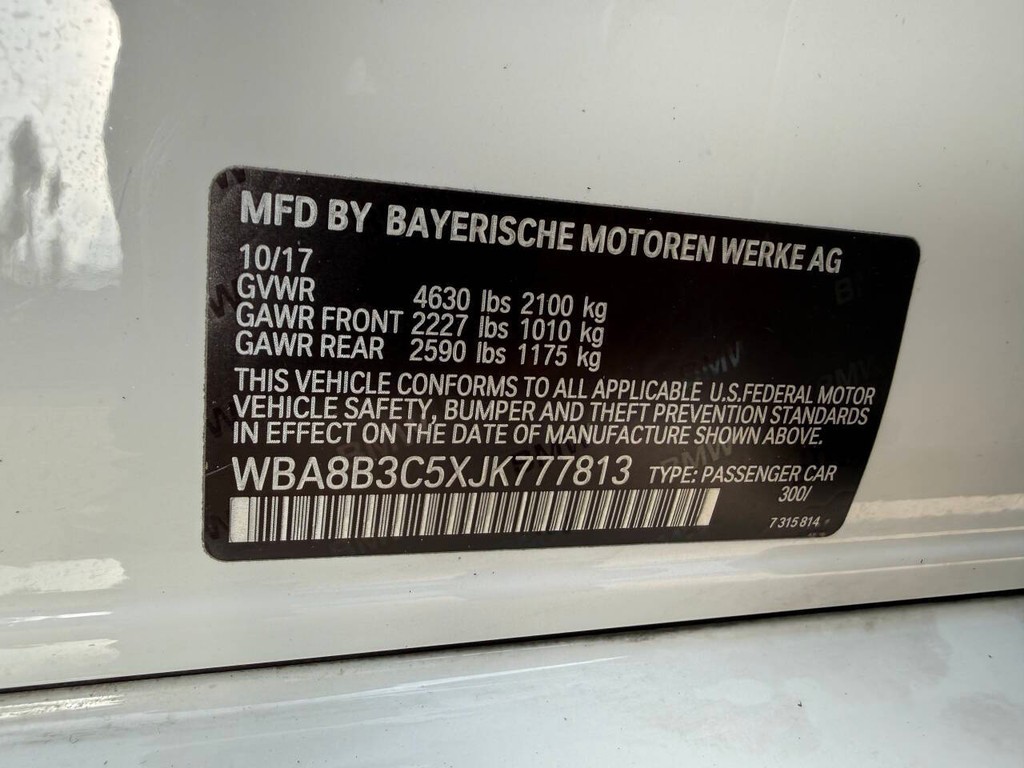 BMW 3 Series Vehicle Full-screen Gallery Image 34