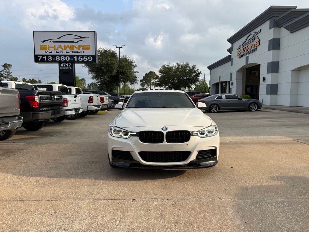 BMW 3 Series Vehicle Full-screen Gallery Image 41