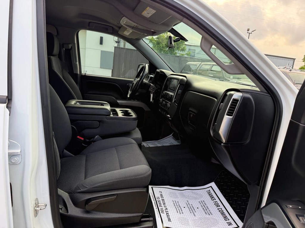 Chevrolet Silverado 1500 Vehicle Full-screen Gallery Image 10