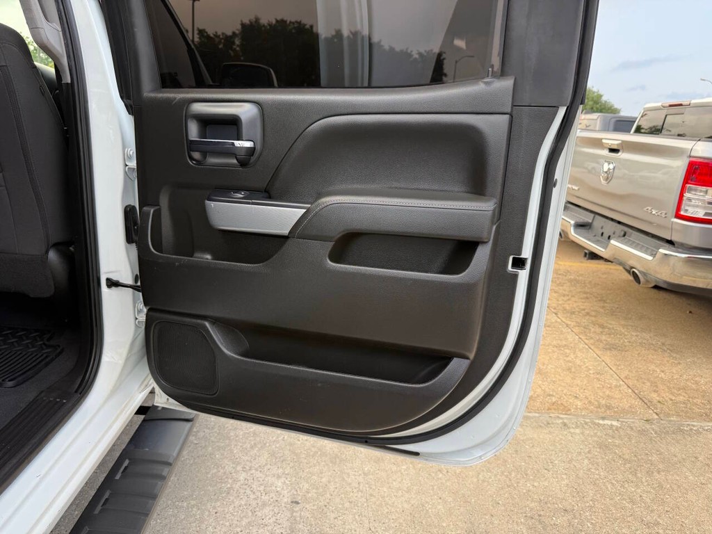 Chevrolet Silverado 1500 Vehicle Full-screen Gallery Image 16