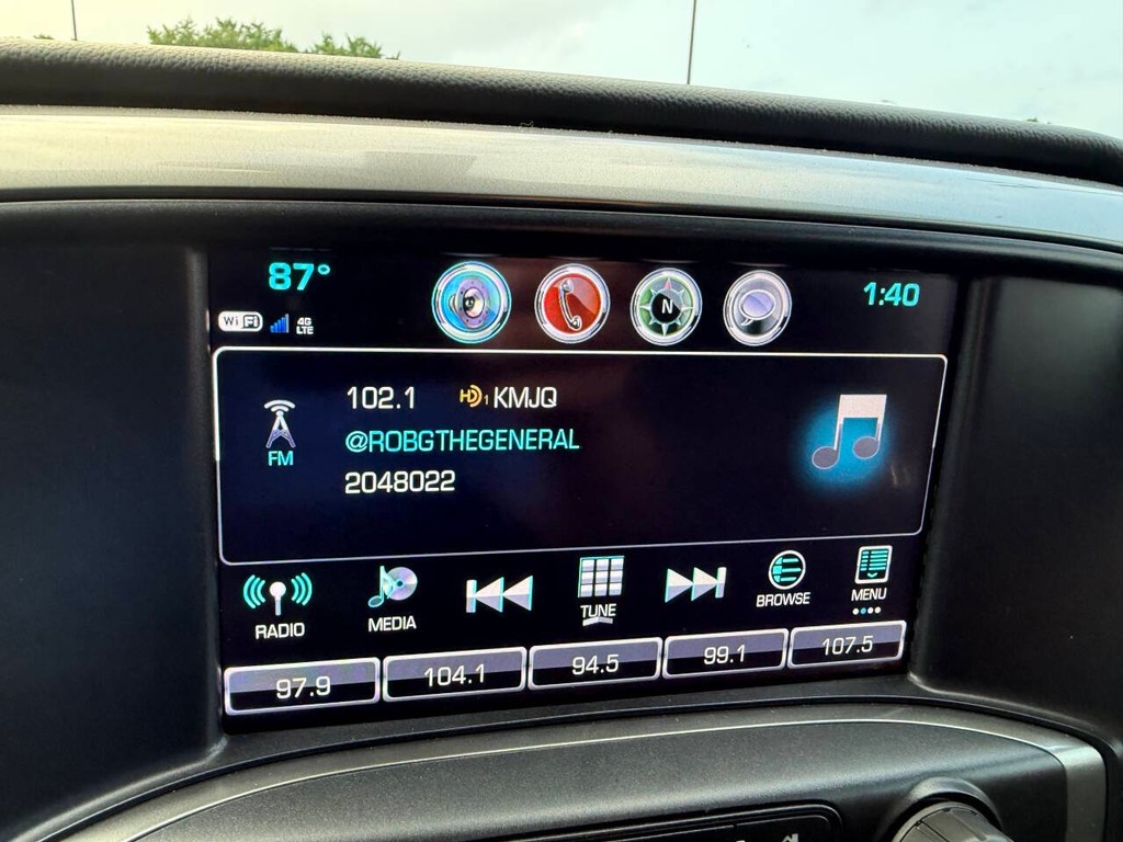 Chevrolet Silverado 1500 Vehicle Full-screen Gallery Image 26