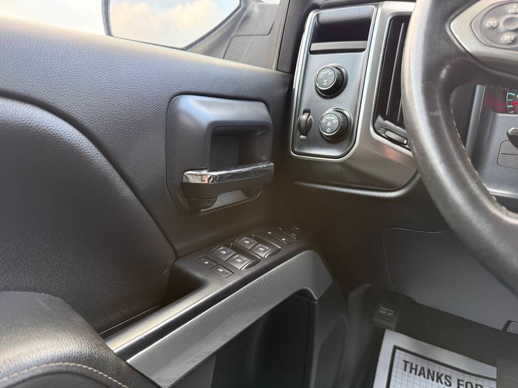 Chevrolet Silverado 1500 Vehicle Full-screen Gallery Image 31